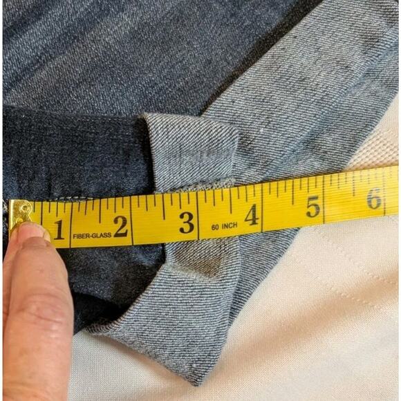 2 Pairs Time & Tru Hi/Mid Rise Light/Dark Wash Denim Shorts Women's 6 - Picture 13 of 13